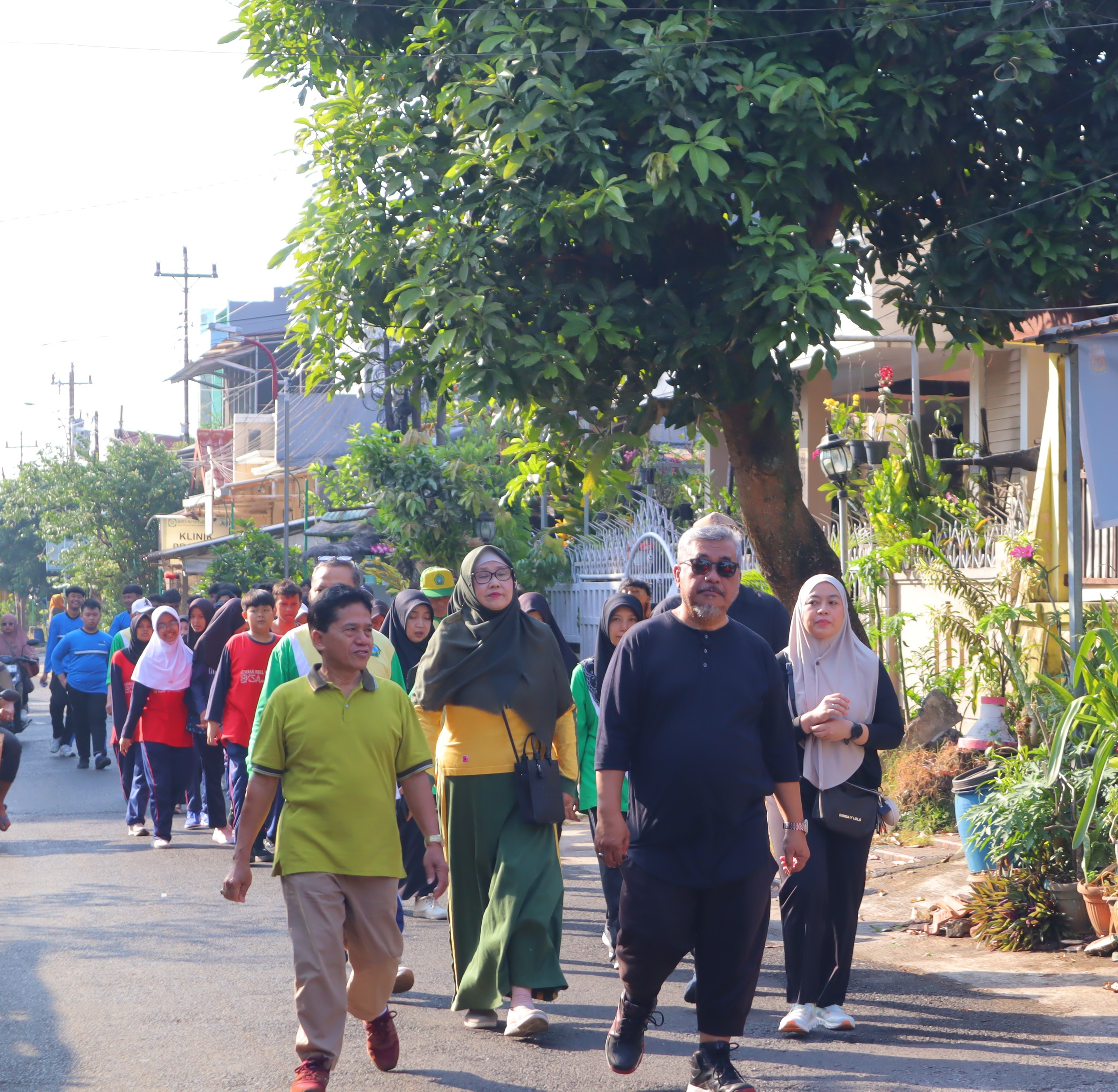 JALAN SEHAT BERSAMA KELUARGA BESAR YAYASAN EKA SAKTI BANYUMANIK